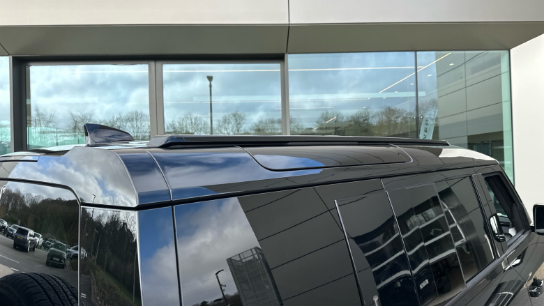 Land Rover Defender 3.0 D350 X-Dynamic SE 110 5dr Auto Diesel Estate